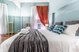 Кровать или кровати в номере FamilyBO Apartments Santo Stefano