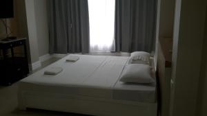 Postel nebo postele na pokoji v ubytování Sandscape Hotel