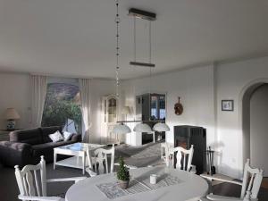 a living room with a couch and a table and chairs at Reethüs am Klintumer Moor in Leck