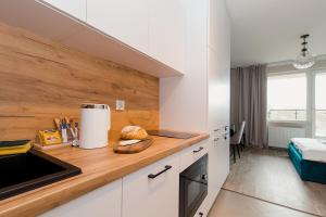 Warsaw To Be - Silver Apartment tesisinde mutfak veya mini mutfak