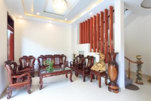 a group of chairs and tables in a room at CANH DUONG MOTEL in Lang Co