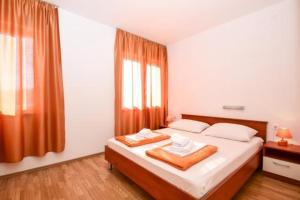 a bedroom with a bed with two towels on it at Apartment Luna in Tisno