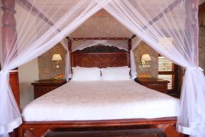 En eller flere senge i et værelse på Caille Blanc Villa & Hotel