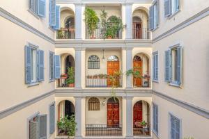 A balcony or terrace at Luxury Stars In Rome - Andromeda apartment in Colosseum