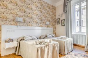 A bed or beds in a room at Luxury Stars In Rome - Andromeda apartment in Colosseum