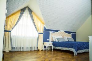 a bedroom with a bed and a large window at Gosudar Hotel in Kropyvnytskyi