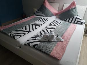 a bed with two stuffed animals sitting on it at Monteurwohnung Schinderhannes in Miehlen