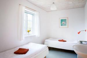 Un pat sau paturi într-o cameră la STF Brantevik Råkulle Hostel