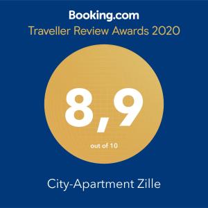 um círculo amarelo com o prémio de revisão de viagem de texto prémios apartamento zille cidade em City-Apartment Zille em Berlim