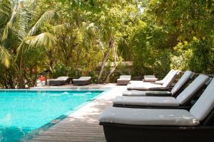 Bazén v ubytování Eriyadu Island Resort nebo v jeho okolí
