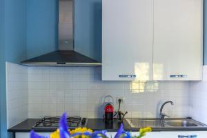 A kitchen or kitchenette at Residence l'Ogliastro