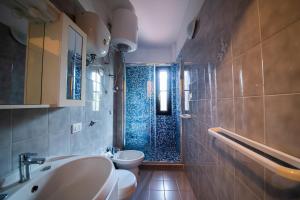 A bathroom at Residence l'Ogliastro