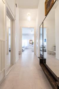 Posteľ alebo postele v izbe v ubytovaní Vintage Elegance MostCentralApt !Váci street!