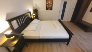 A bed or beds in a room at Le Monde Apartment Bratislava - amazing 5BDR in downtown