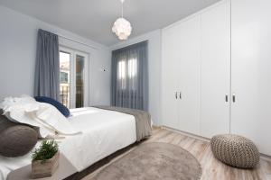 Кровать или кровати в номере Volto Kokkini Apartment