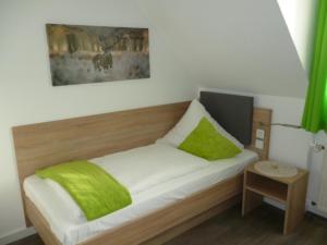 Ένα ή περισσότερα κρεβάτια σε δωμάτιο στο Hotel Garni Haus Schönberger +18 φωτογραφίες