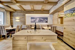 Reštaurácia alebo iné gastronomické zariadenie v ubytovaní Hotel-Restaurant Bike&Snow Lederer