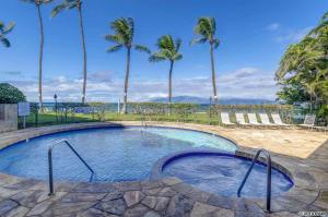 Bazén v ubytování Lahaina Wonderful Condos - Paki Maui nebo v jeho okolí