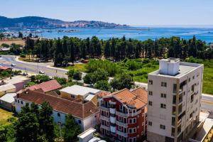 an aerial view of a building and the ocean at Mia apartment in Bar