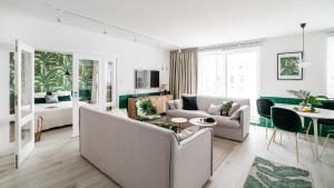 a living room with two couches and a table at Apartament Ap175 in Gdańsk