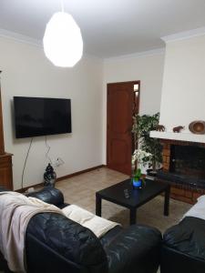 TV a/nebo společenská místnost v ubytování Heart of Vieira Do Minho - T2 Apartment