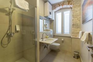 Koupelna v ubytování Tifani Luxury Rooms 2 + 37 fotografií