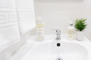 Koupelna v ubytování Mumadona Apartment + 44 fotografií