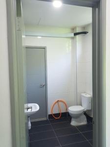 Bilik mandi di langkawi homestay murah empat bilik