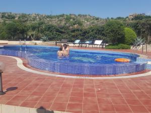 Bazén v ubytování The Lahe Hotels nebo v jeho okolí