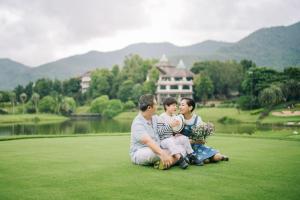 Rodina v ubytování Gassan Khuntan Golf & Resort