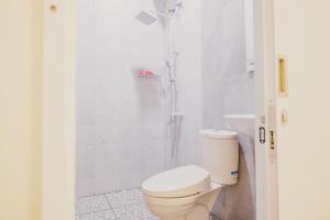 RedDoorz @ Jalan Pangeran Antasari Lampung 2的一间浴室