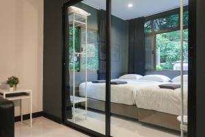 a bedroom with a bed and a large mirror at S2 Silom Large room 4-6 guests Full kitchen WIFI in Bangkok