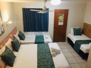 Letto o letti in una camera di Emerald Highlands Motel