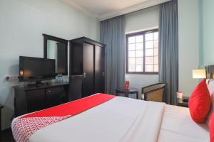 TV a/nebo společenská místnost v ubytování Eureka Hotel