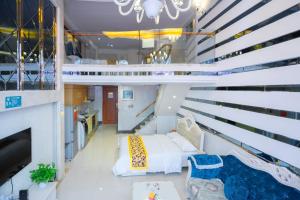 a large room with a bed and a staircase at Louidon Mega Apartment Hotel Of Kam Rueng Plaza - Sunshine Apartment in Guangzhou