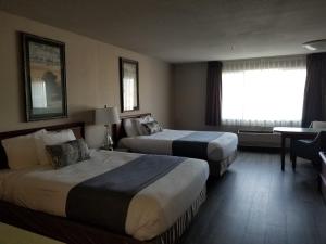 Postel nebo postele na pokoji v ubytování Shilo Inn Suites Salem