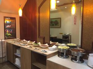 a kitchen with a large counter top with dishes on it at Hua Guo Hotel in Keelung