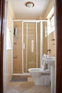 Ванная комната в Acacia Luxurious Apartment
