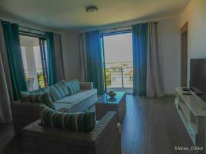 Μια τηλεόραση ή/και κέντρο ψυχαγωγίας στο Fullmoon Apartment & Studio