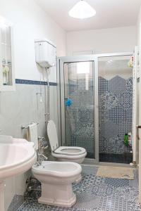 a bathroom with a shower and a toilet and a sink at Pink liberty house in Santa Croce Camerina