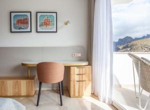Nespecifikovaný výhled na hory nebo výhled na hory při pohledu z hotelu