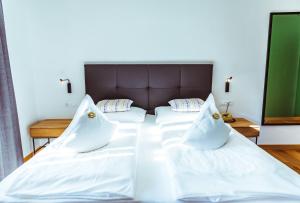Postel nebo postele na pokoji v ubytování Gourmet - Boutique Hotel Tanzer
