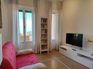 A television and/or entertainment centre at Bianca House Sea View