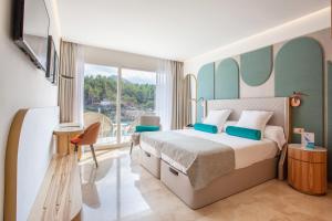 Postel nebo postele na pokoji v ubytování Grupotel Molins