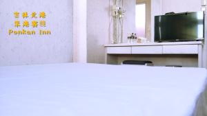 Postel nebo postele na pokoji v ubytování Ponkan Inn