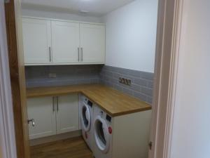 The Woodshed - A newly built, 2 bedroom, cottage near Glastonbury的厨房或小厨房