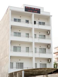 Photo de la galerie de l'établissement Hotel The White Lotus View Pvt Ltd, à Siddharthanagar