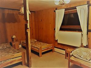 Łóżko lub łóżka w pokoju w obiekcie Uroczysko Ruczaj