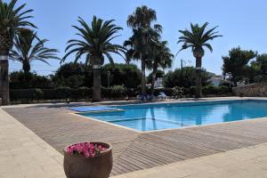 Gallery image of PRECIOSO DUPLEX EN CALA SANTANDRIA CON PISCINA Y WIFI in Son Carrio