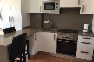 Una cocina o zona de cocina en APARTAMENTO ILLA DE AROUSA